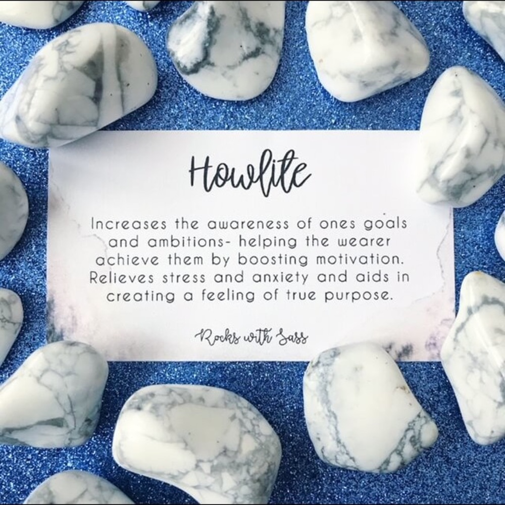 ⭐️ Last One ⭐️Natural Howlite Medallion Necklace